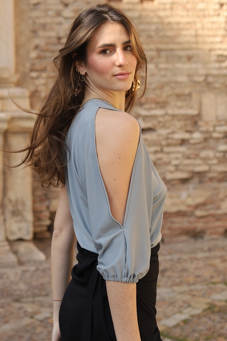 Top gris asymétrique à une manche Michelle