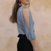 Top gris asymétrique à une manche Michelle
