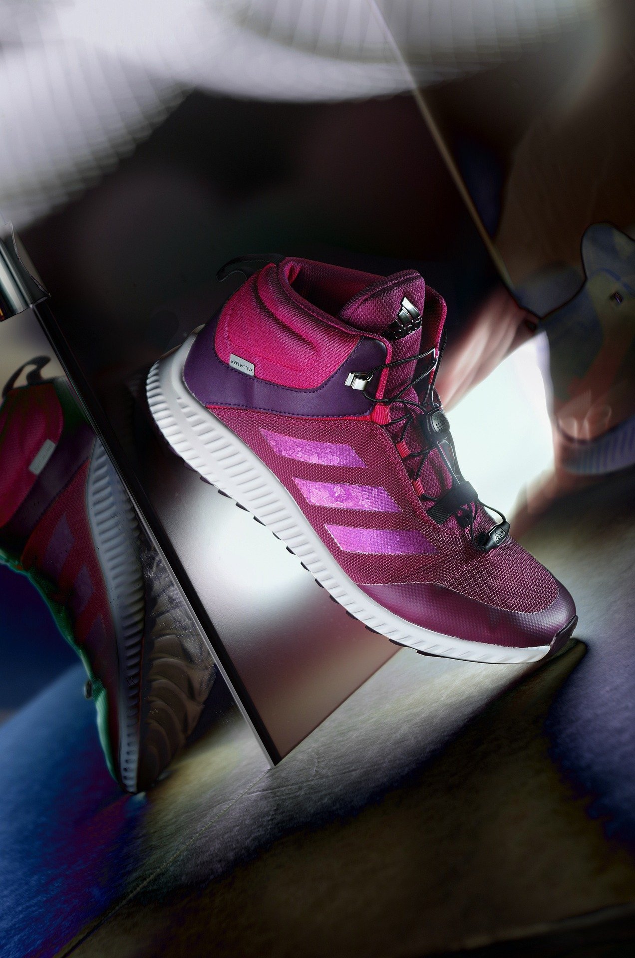 adidas-4097527_1920 Baskets blanches à plateforme avec détail nœud
