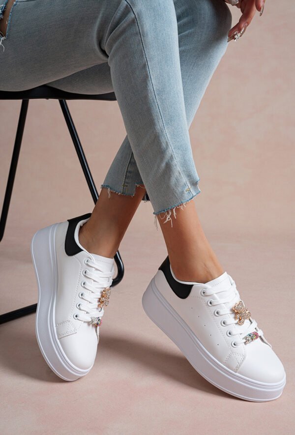 Baskets blanches à plateforme avec détail nœud